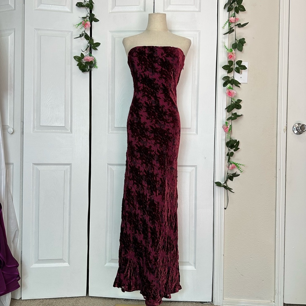 Elegant Strapless Burgundy Velvet Gown
